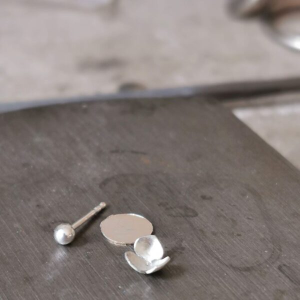 HORTENSIA silver studs - Image 5
