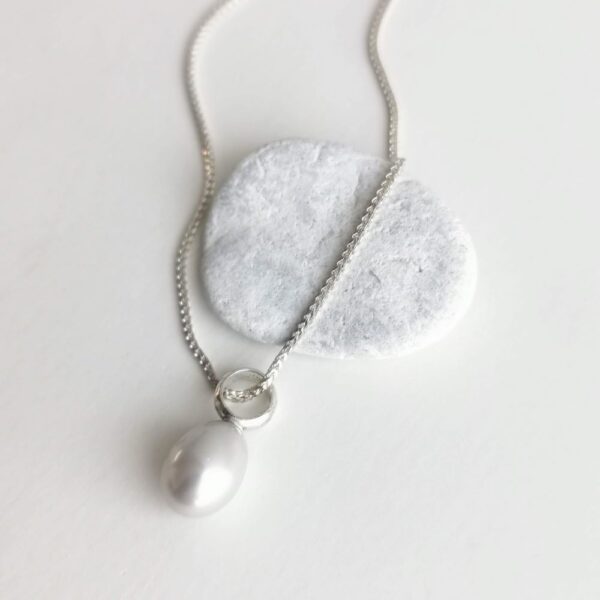 PEARL DROPLET, silver necklace with freshwater pearl hanger