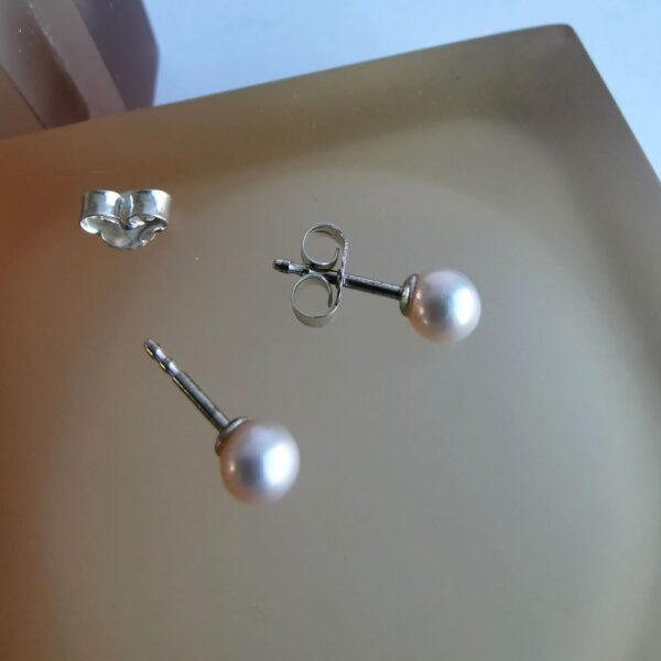 SNOWBERRY, silver stud earrings pearl